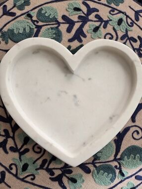 Kirkton House Marble Heart Tray